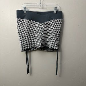 Woman’s L workout scrunch shorts colors gray and white